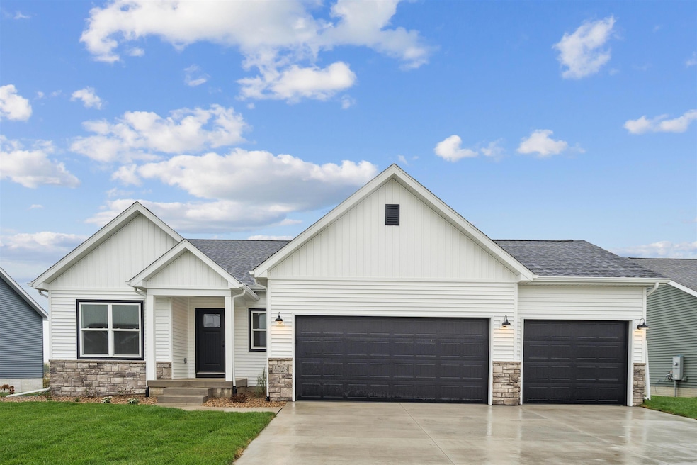 4528 Sonoma Dr, Cedar Falls, IA 50613 - photo 1