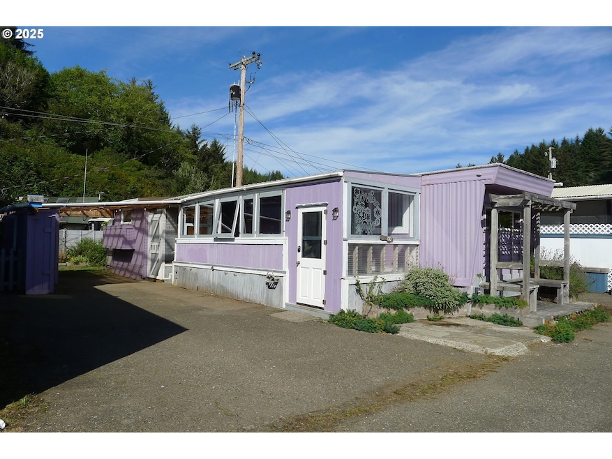 170 Riggs Hill Ln unit 17, Winchester Bay, OR 97467 - photo 1