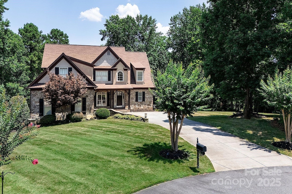 394 Stone Cliff Ln, Clover, SC 29710 - photo 1