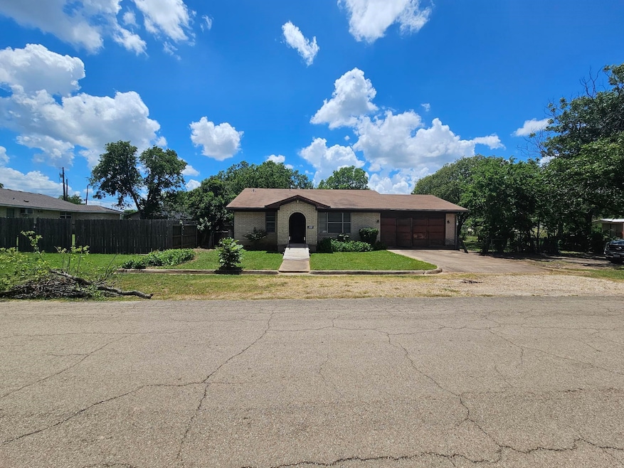 311 Arthur St, Mc Gregor, TX 76657 - photo 1