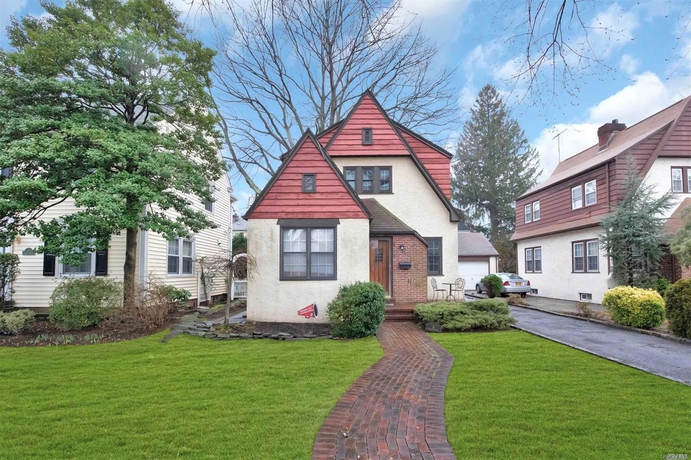 6 Brixton Rd, Garden City, NY 11530 - photo 1