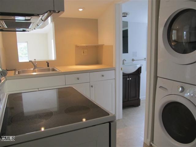 28 Uncas Rd unit 2ND F, Stamford, CT 06902 - photo 1