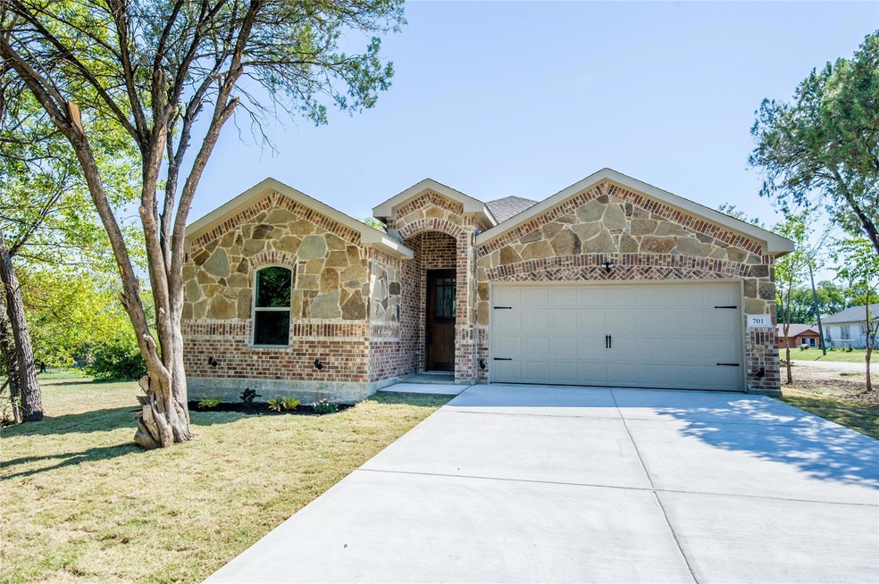 701 E Denton St, Ennis, TX 75119 - photo 1