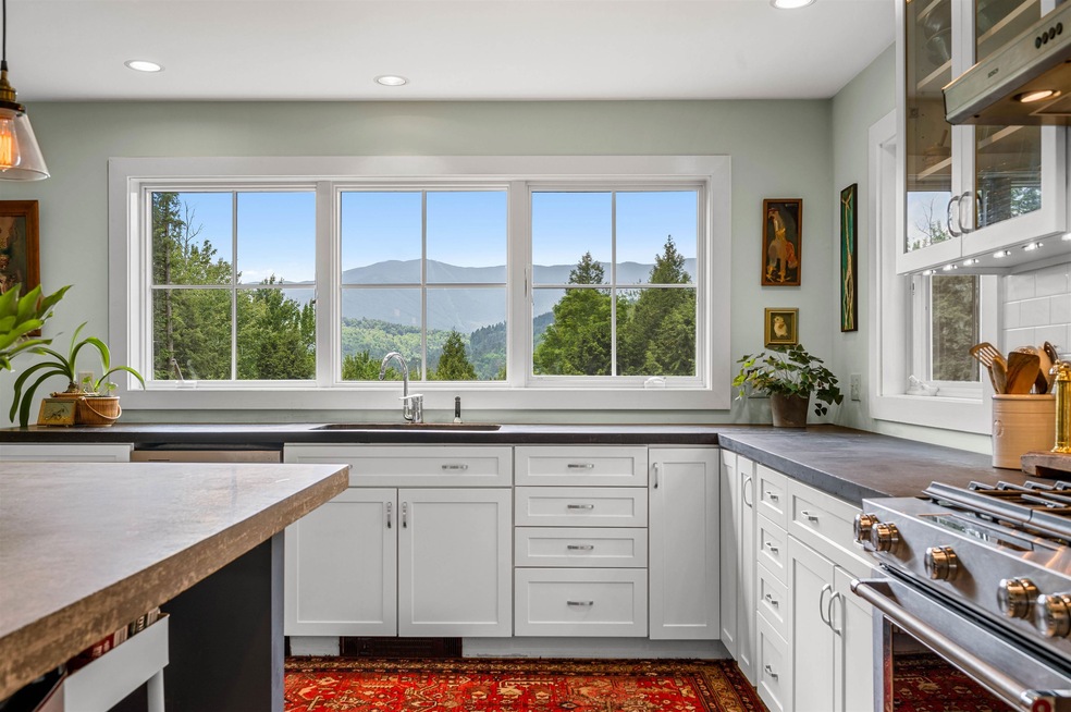 Sold $1,090,000 • Co-Listing Agent