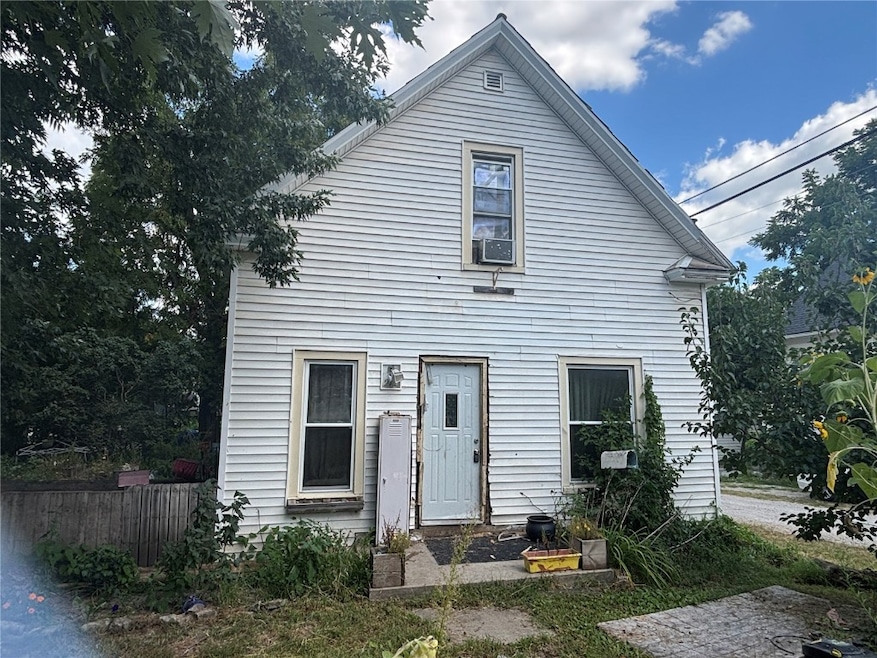 217 11th St NW, Cedar Rapids, IA 52405 - photo 1