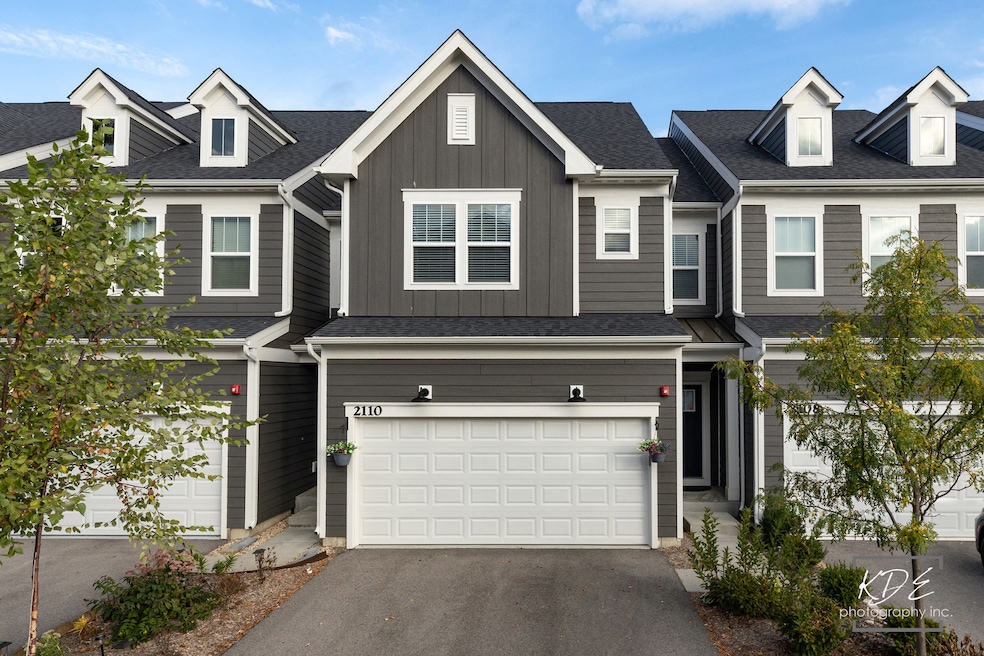 2110 Weatherbee Ln, Naperville, IL 60563 - photo 1