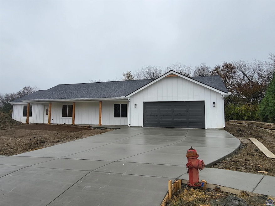 3328 SE Powell St, Topeka, KS 66605 - photo 1