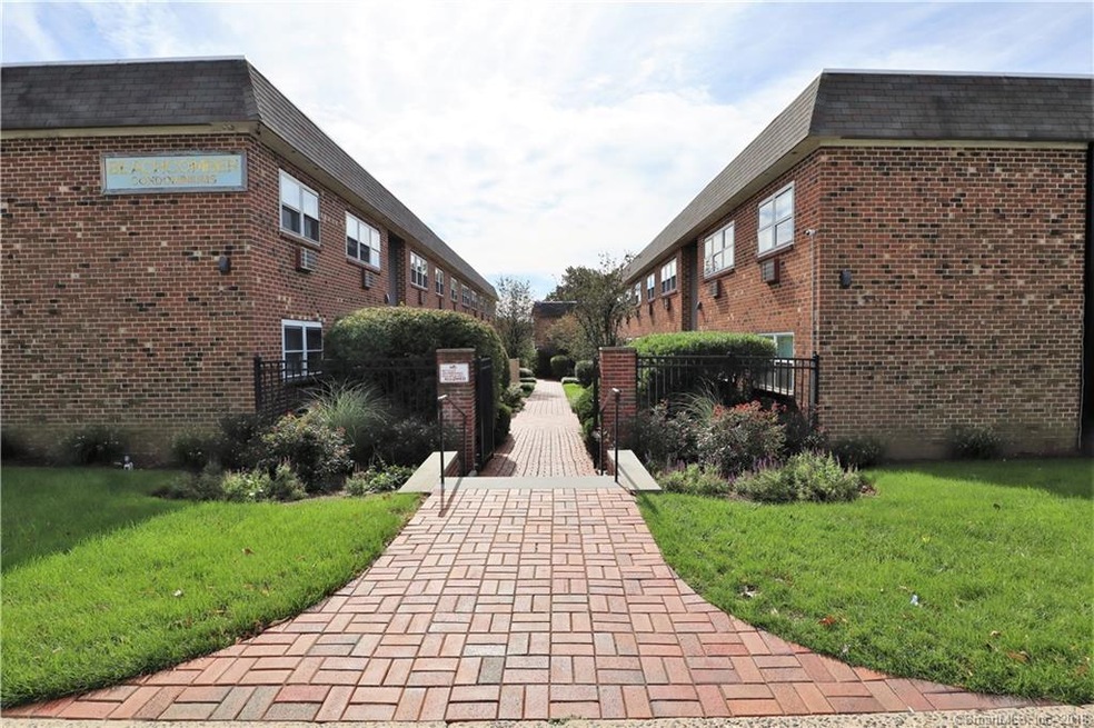 637 Cove Rd unit C15, Stamford, CT 06902 - photo 1