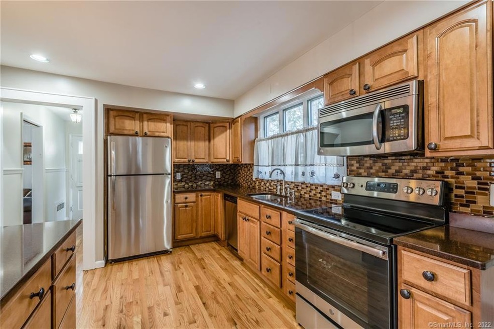 90 Newman Place, Fairfield, CT 06825 - photo 1