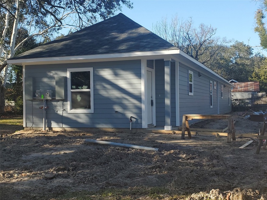 904 W Sealy St unit A-B, Alvin, TX 77511 - photo 1