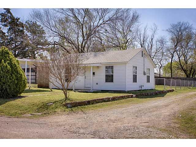 709 E Grant St, Shawnee, OK 74801 - photo 1