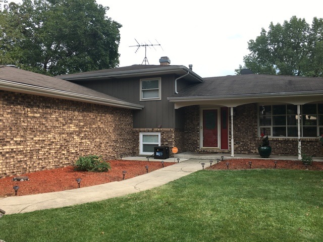 29W069 Schillinger Dr, Naperville, IL 60564 - photo 1