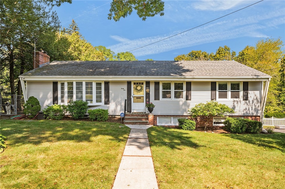 45 Algonquin Dr, Warwick, RI 02888 - photo 1