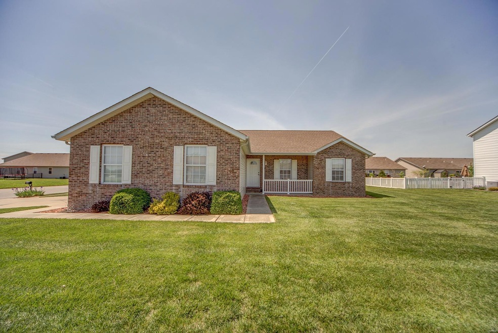 301 Silverthorne Dr, Freeburg, IL 62243 - photo 1