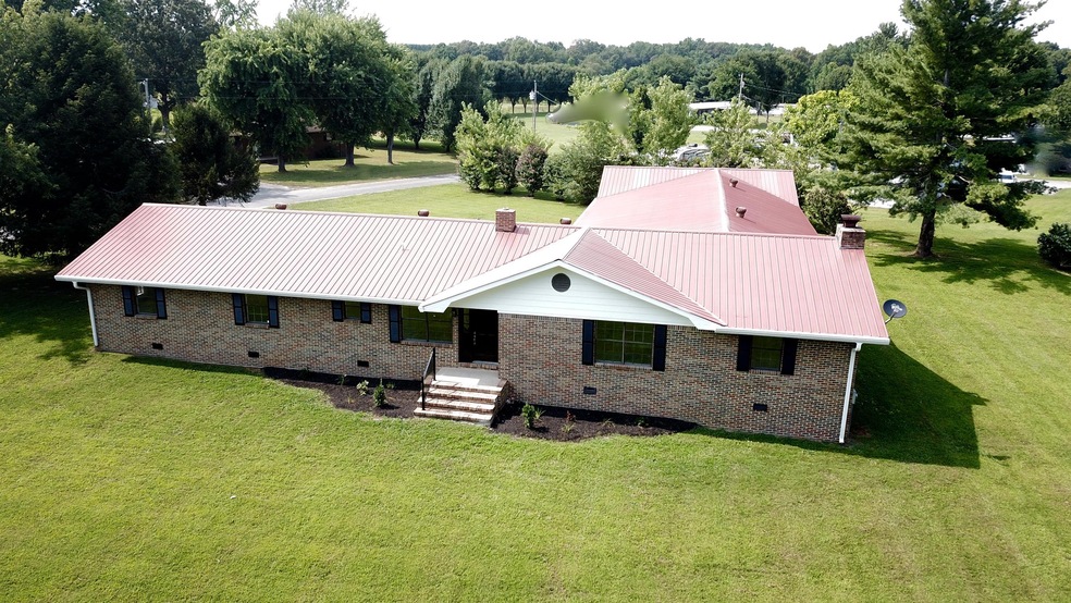 Welcome to 1270  Gnat Hill Road.....