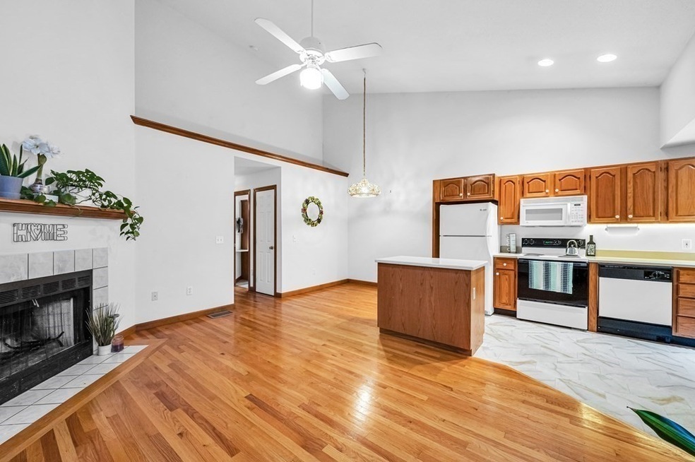 180 Brookfield Ln unit 180, Agawam, MA 01001 - photo 1