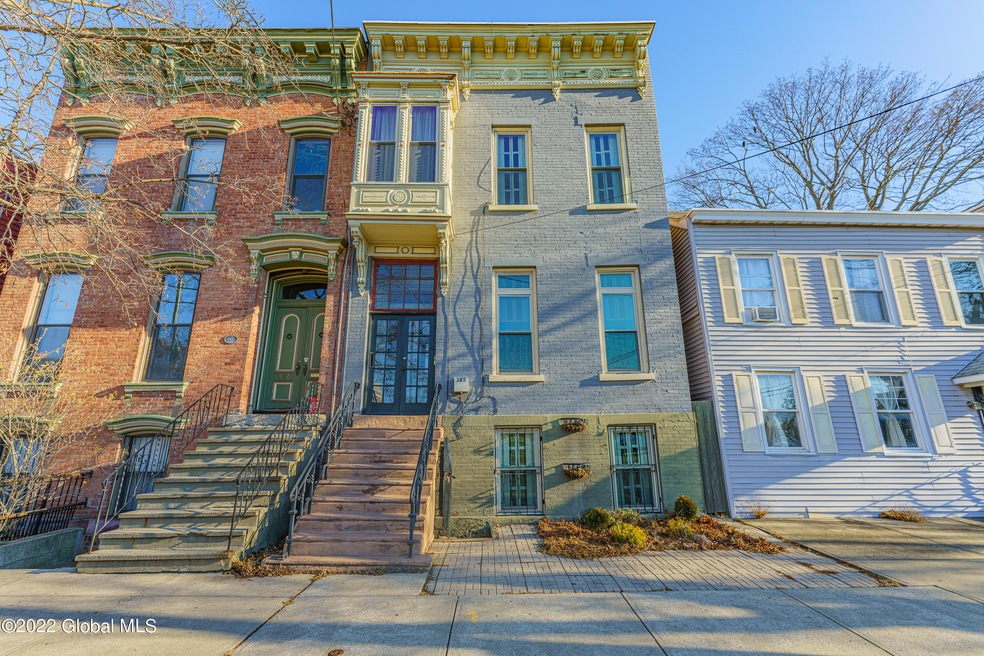 385 Washington Ave Main Photo