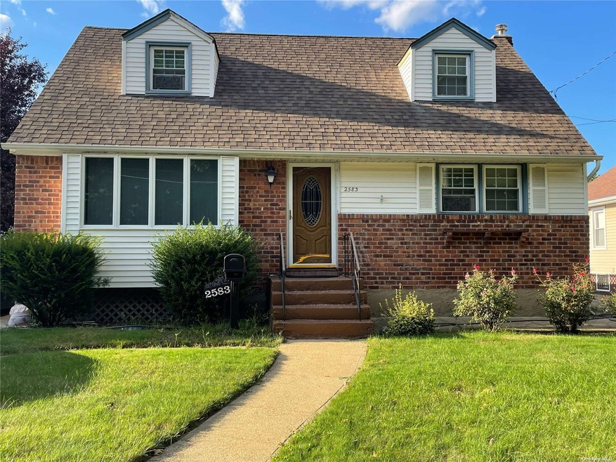 2583 Albermarle Ave, Bellmore, NY 11710 - photo 1