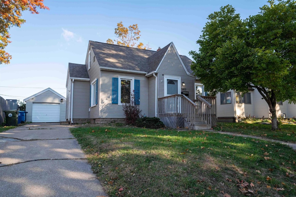 1811 Forest Ave, Waterloo, IA 50702 - photo 1