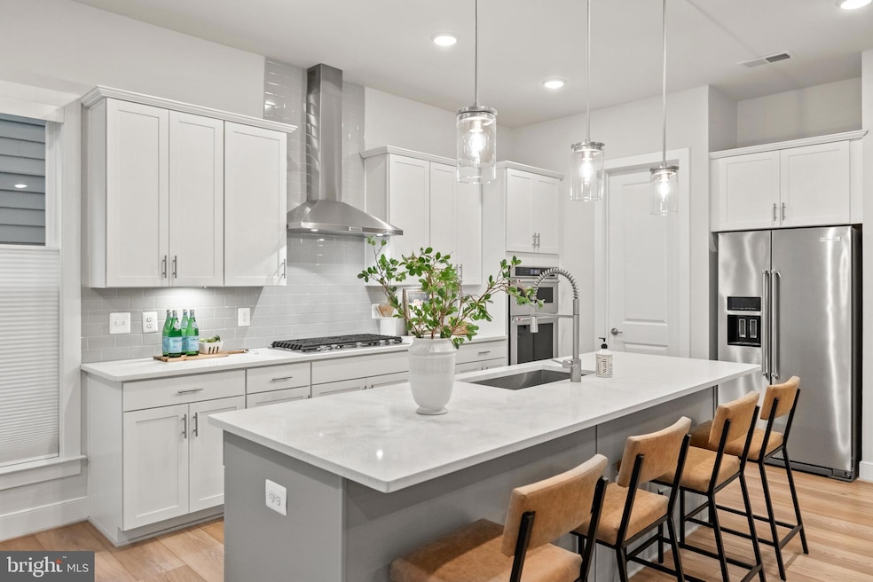 4635 Wood Glen Rd, Fairfax, VA 22032 - photo 1