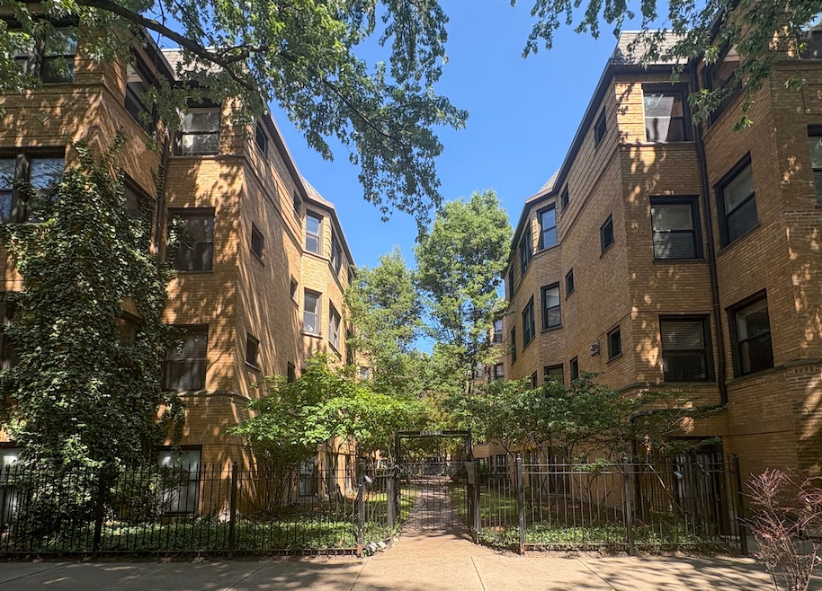 7635 1/2 N Greenview Ave unit 1S, Chicago, IL 60626 - photo 1