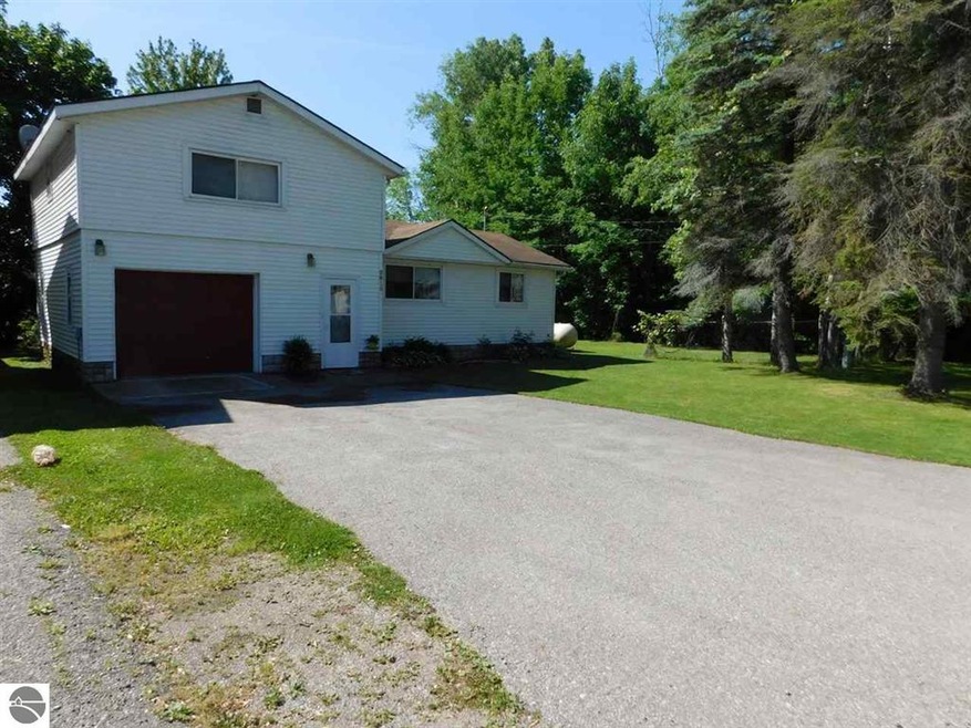 2913 W Lakeside Dr, West Branch, MI 48661 - photo 1