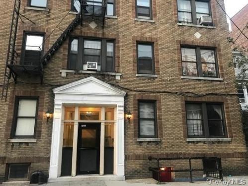 508 van Cortlandt Park Ave unit 2D, Yonkers, NY 10705 - photo 1