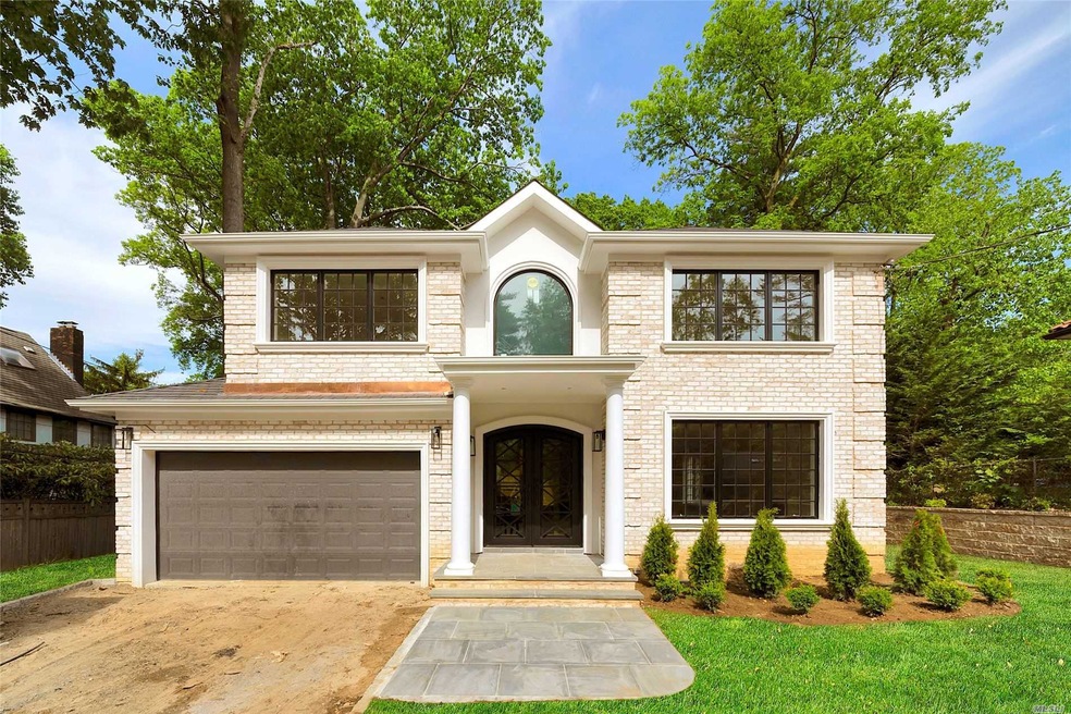 19 Lincoln Rd, Great Neck, NY 11021 - photo 1