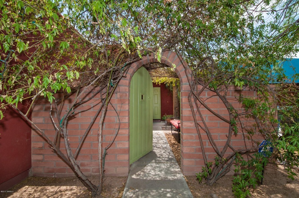 Front courtyard-2