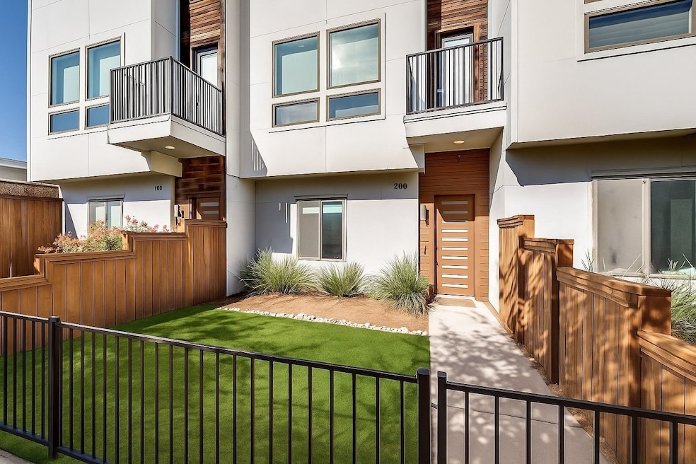 3816 Roseland Ave unit C200, Dallas, TX 75204 - photo 1