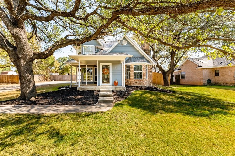 318 Sunrise Dr, Granbury, TX 76049 - photo 1