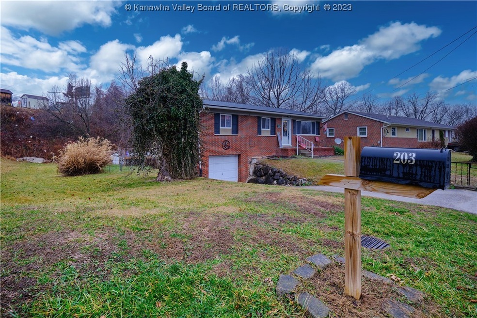 203 Holley Ct, Barboursville, WV 25504 - photo 1