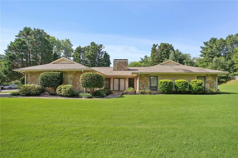 405 Saddle Creek Cir, Roswell, GA 30076 - photo 1