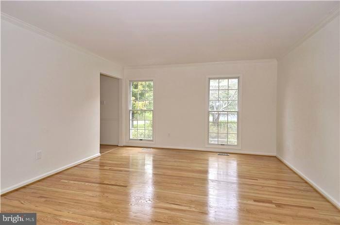 12613 Blue Mountain Ct, North Potomac, MD 20878 - photo 1