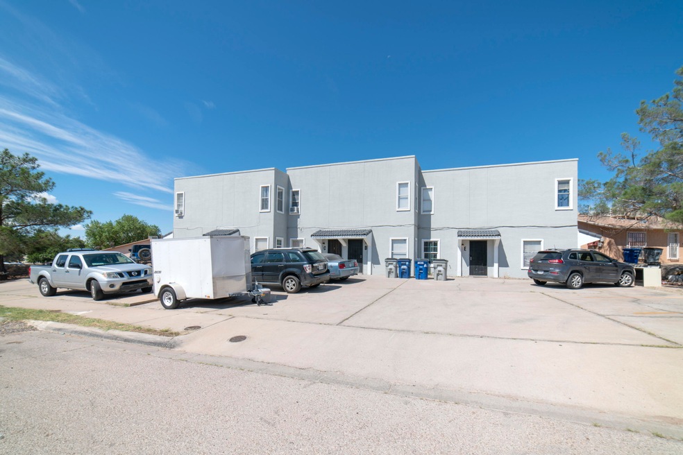 10715 Forest Ridge Ln, El Paso, TX 79935 - photo 1