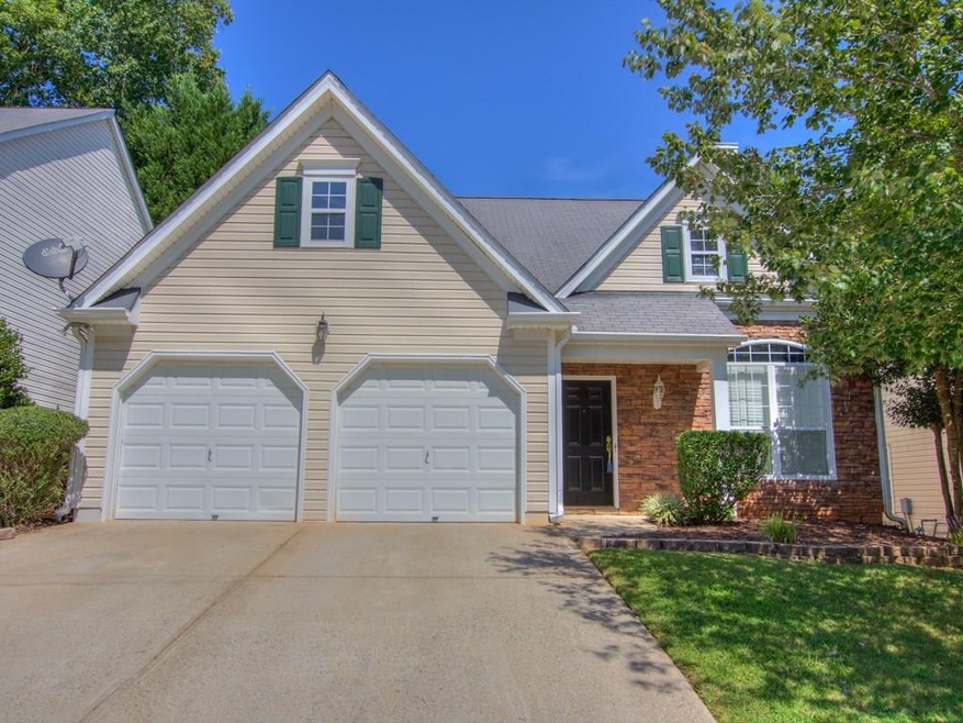 Wonderful Master on Main in sought-after Avensong