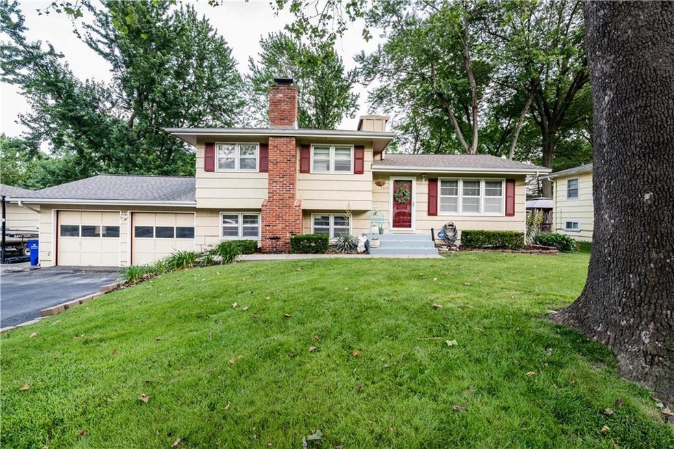 7305 Edgewood Blvd, Shawnee, KS 66203 - photo 1