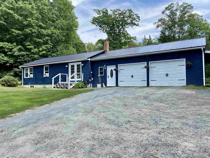 122 Elm St, Lancaster, NH 03584 - photo 1