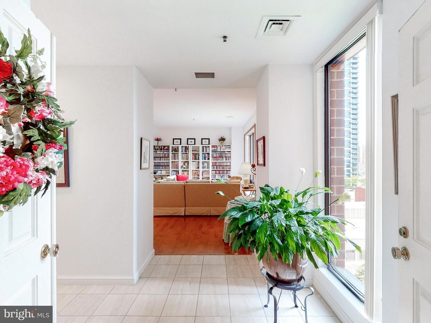 The Towers at Harbor Court unit 1006, Baltimore, MD 21202 - photo 1