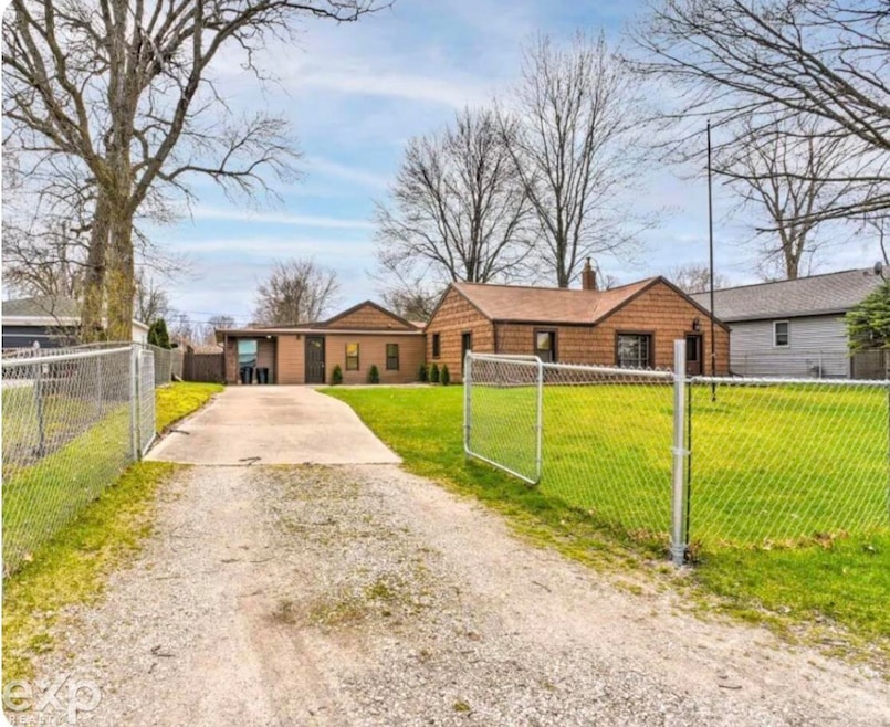 704 Bay Rd, Bay City, MI 48706 - photo 1