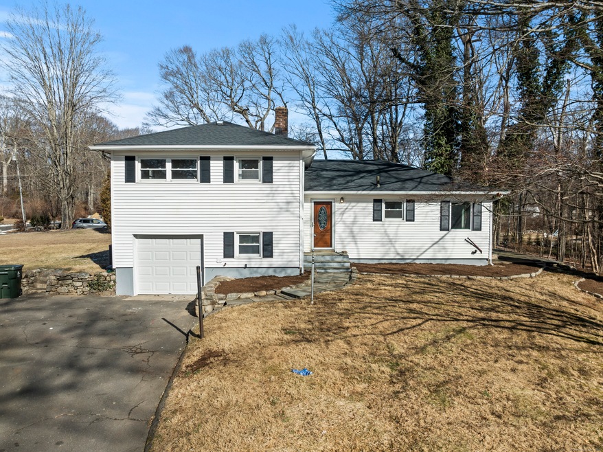 1 Wakerobin Rd, Norwalk, CT 06851 - photo 1