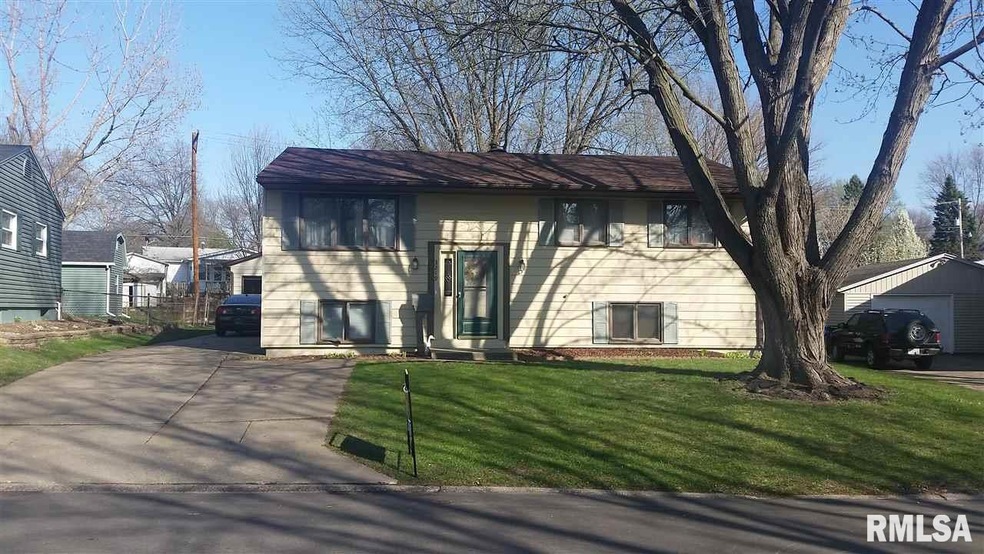 3219 Clover Hills Dr, Bettendorf, IA 52722 - photo 1