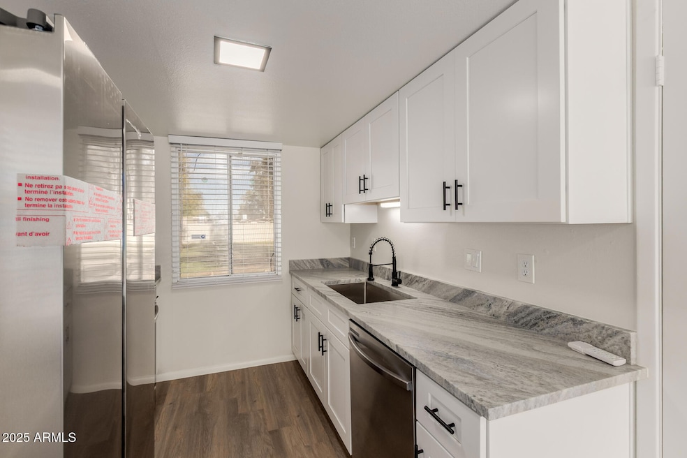 8049 N 32nd Dr, Phoenix, AZ 85051 - photo 1