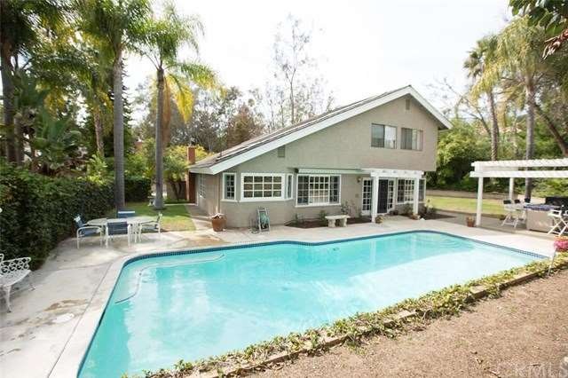 Gorgeous Large Private Entertaining Backyard with 