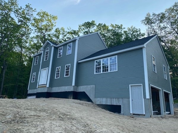 4 Johnny Appleseed Ln, Leominster, MA 01453 - photo 1