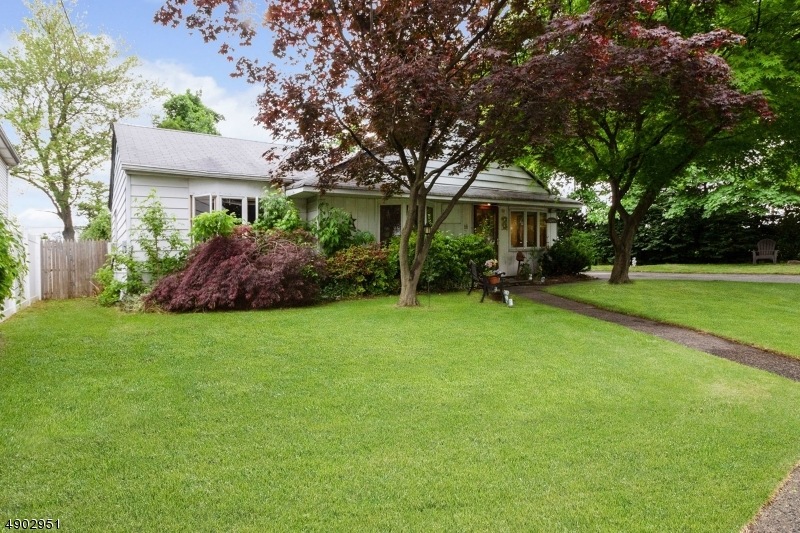 66 Grove Ave, Rochelle Park, NJ 07662 - photo 1