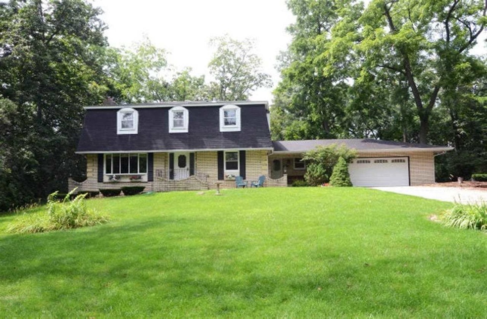 1855 Briarwood Ln, Fitchburg, WI 53575 - photo 1