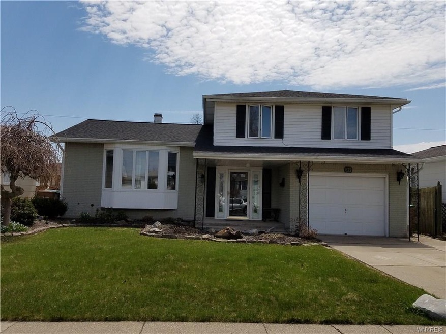 Well cared for home in West Seneca school district