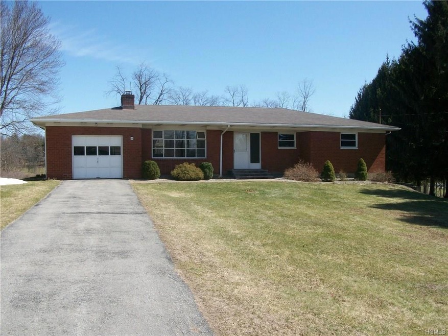 359 Augusta Dr, Hopewell Junction, NY 12533 - photo 1