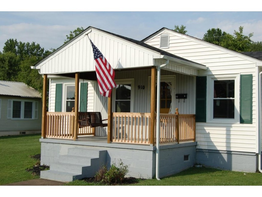 Front of House w Large Porch